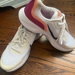 Nike Women's White and Purple Athletic Shoes